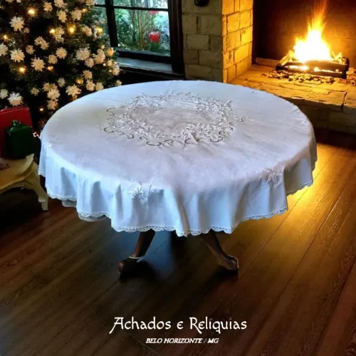 Toalha de mesa Branca redonda com bordados florais  