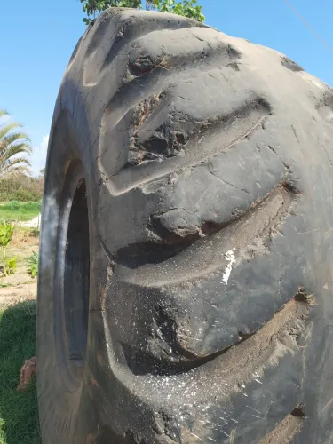 Pneu de máquina agrícola 