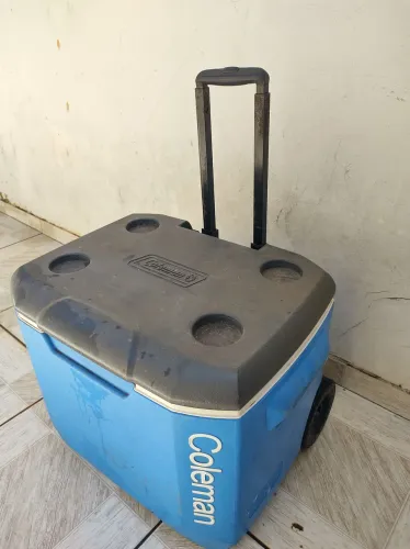 250 Reais pra vender rápido!!!! Caixa Térmica Coleman com Rodinhas - 56 Litros