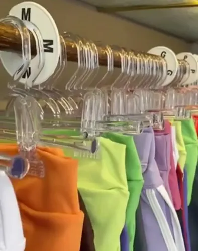 20 cabides saia bermuda acrílico por 100 reais 