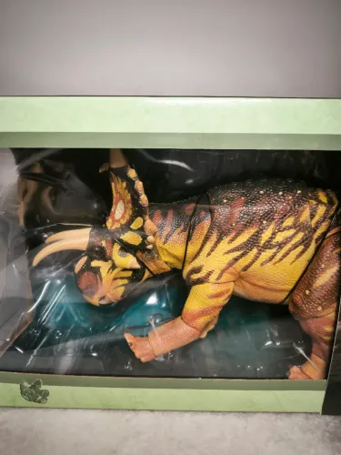 Jurassic world Beasts of the Mesozoic Xenoceratops Lacrado Hammond