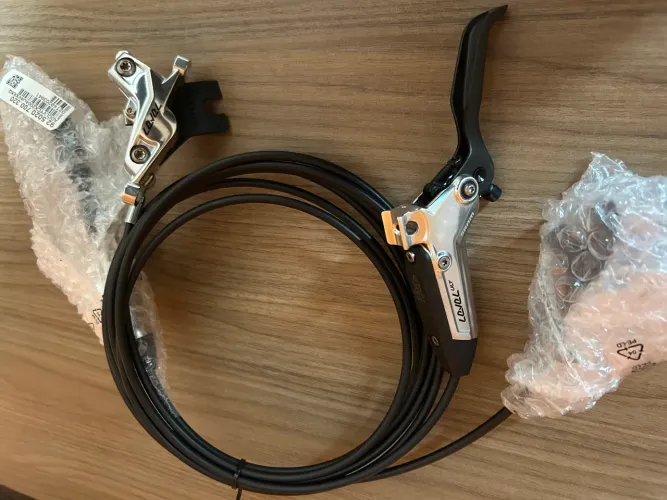Freio SRAM Level ultimate 4 pistões novo