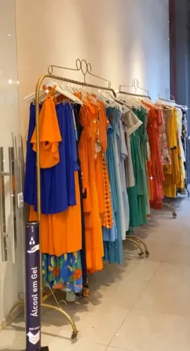 Oportunidade para lojistas! Vendo estoque de roupas para loja feminina 