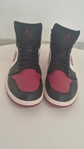 Nike Air Jordan 1 mid