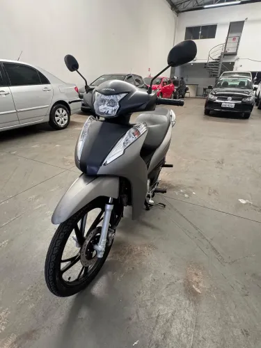 Honda Biz 125 23/23 9.000 km garantia de fábrica único dono 