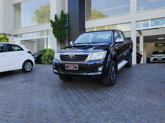 Toyota Hilux CD SRV 4X4 3.0 8V 116cv TB Diesel 2014