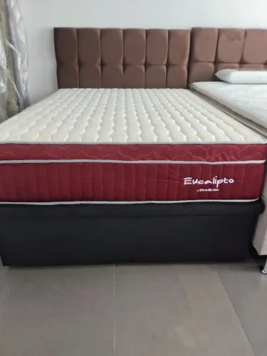 CAMA BOX CASAL COM COLCHÃO DE 32 CENTÍMETROS DE ESPESSURA 
