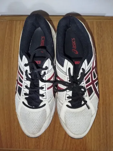 Tênis Asics para Atividades Físicas - Conforto e Performance