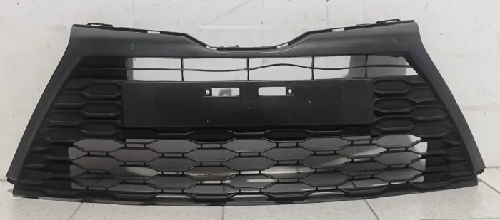 Grade yaris 2022 2023 2024 usada com pequeno detalhe