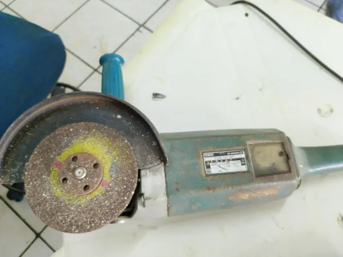 Esmerilhadeira Bosch antiga