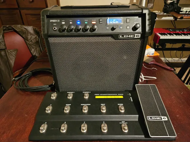 AMPLI. SPIDER V30 + PEDALEIRA FBV MKII