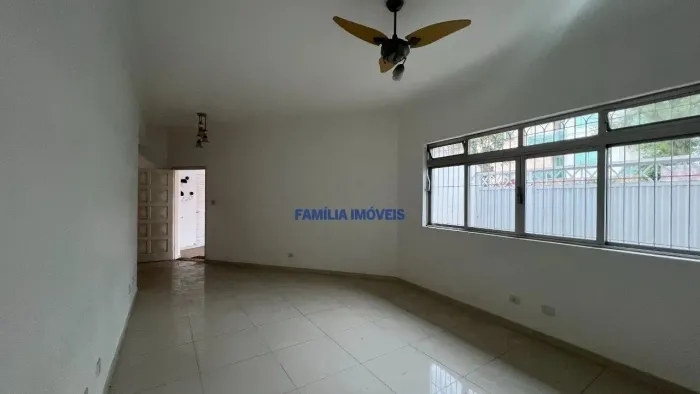 Sobrado para vender ou alugar 3 quartos na Aparecida Santos/SP