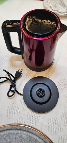 Chaleira elétrica vermelha da Oster
