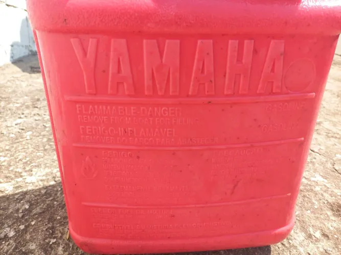 Tanque náutico Yamaha 24l