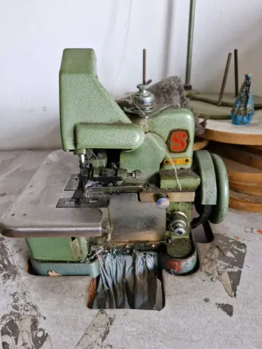 Máquina de Costura Industrial Overlock Singer
