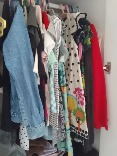 Roupas e calçados ate 8 /9 anos ..