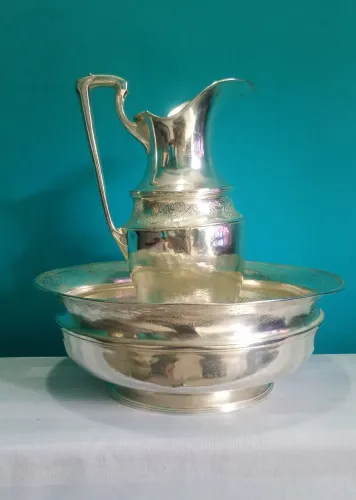 Antiga e imponente bacia com gomil / jarra do Séc.XIX Essex Silver quadruple Plate