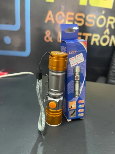 Lanterna LED Ultra Potente - Iluminação para Aventura