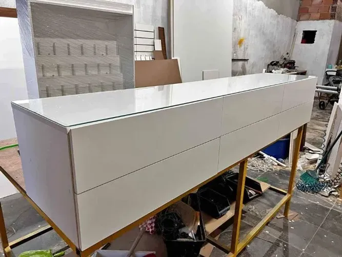 Bancada 6 gavetas branco com tampo de vidro