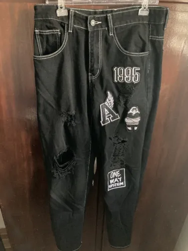 Calça jeans preta reta bordada
