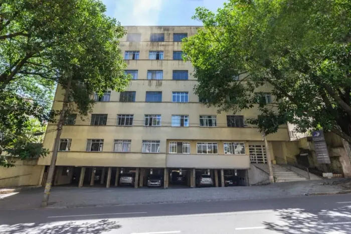 Apartamento com 3 quartos para alugar por R$ 2000.00, 74.00 m2 - CENTRO - CURITIBA/PR