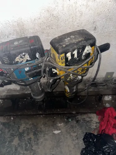 Martelete 30 kg usado com defeito para conserto , liga normal não estão batendo 100%