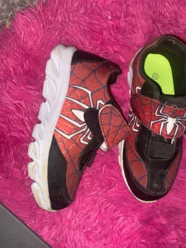 Tênis Infantil Homem Aranha c led 40,00, cadarco 30 e sandalia 20 3 por 60,00