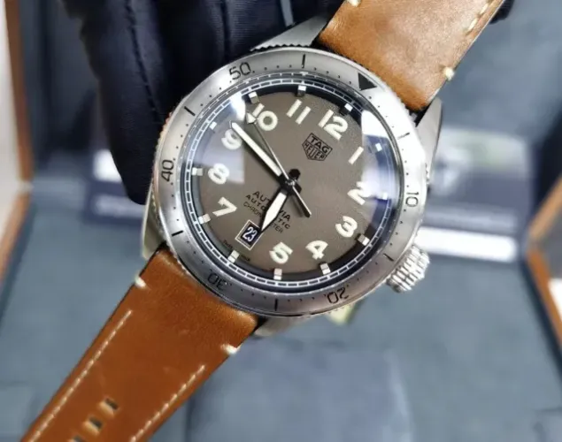 relógio TAG série Autavia de 42 mm Pulseira de couro