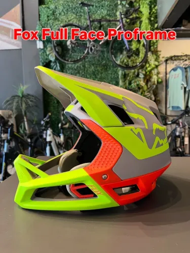 Capacete Fox Proframe ( novo ) Cor verde com vermelho