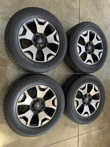 Rodas Hillux e SW4 Diamond aro 18+ pneus Bridgestone 
