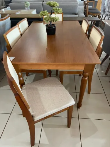 MESA DE JANTAR EM MADEIRA COM 6 CADEIRAS TELADAS NO ENCOSTO