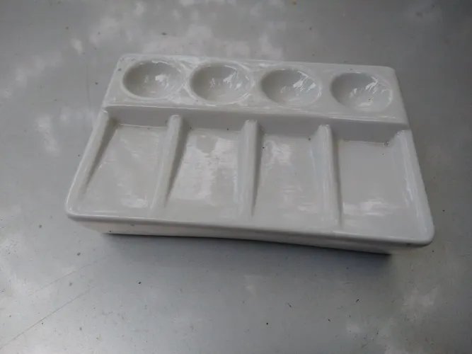 Godê de cerâmica para pintura.