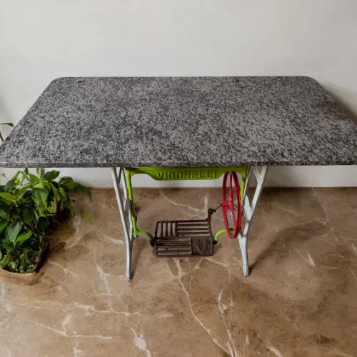 Mesa de granito vintage