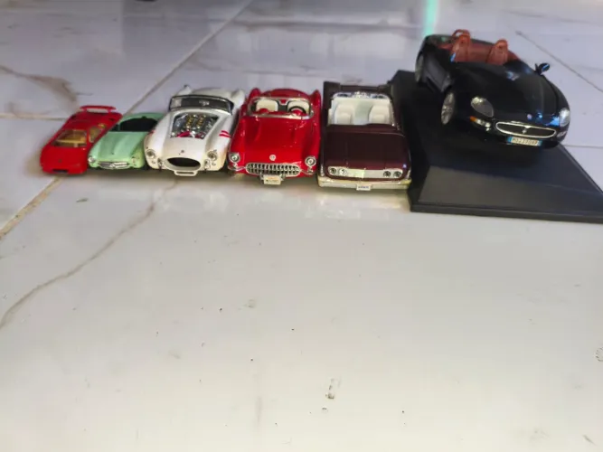 Carrinhos colecionáveis o antigo para decoração em restauração