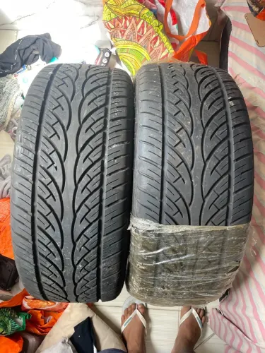 Pneus semi novos 265/40/22