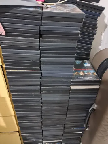 Tenho vários DVD parar vender mil DVD originais cada um sair por 3reas