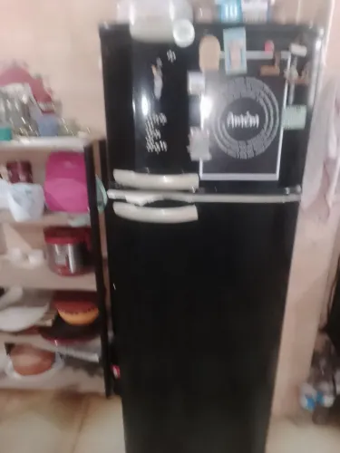 Vendo uma  geladeira Eletrolux em perfeito estado 