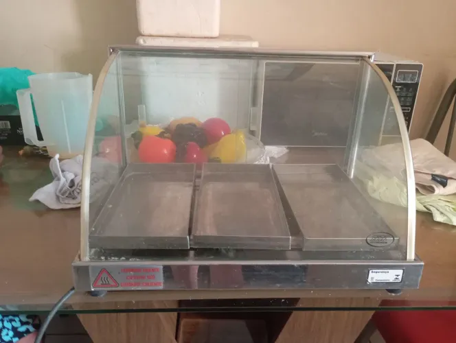Vendo essa estufa semi nova valor 350,00 avista faço 300,00