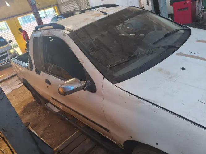 Fiat Strada Working 1.5 MPI 8V CE (álcool) 2001