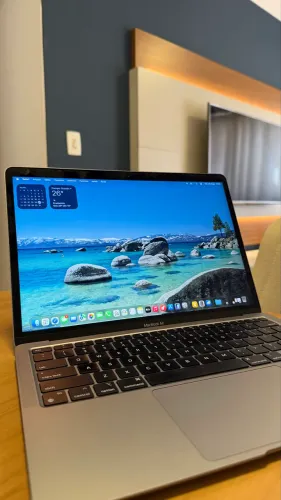 MacBook Air 13.6 - M1 Space Gray, de 256GB - 8GB, Seminovo 87%, Garantia