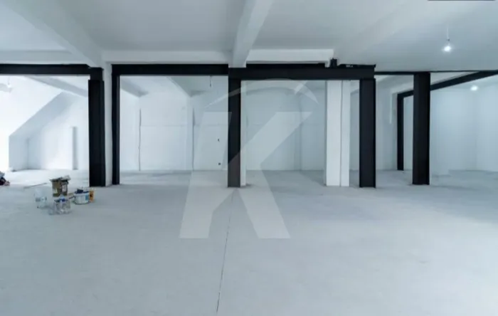 Loja comercial com 420 m², com 02 banheiros