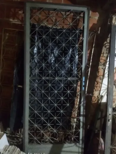 Portas de ferro 2.10 altura por 80 largura 