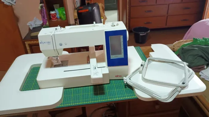 Máquina elna de bordar, modelo expressive 830