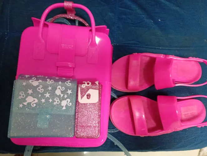 Sandália e bolsa Barbie