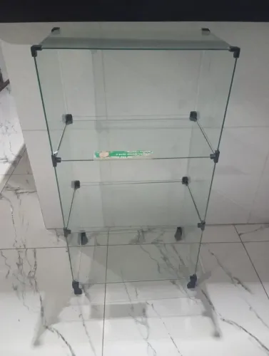 Vende-se está vitrine!