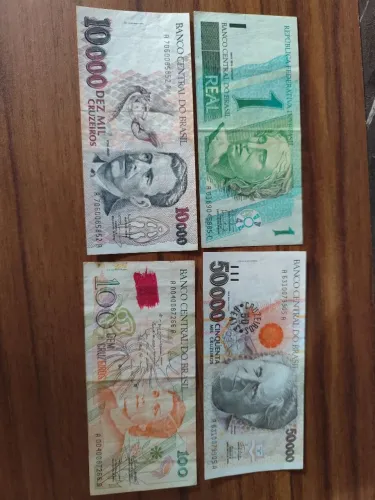 Cédulas e moedas antigas
