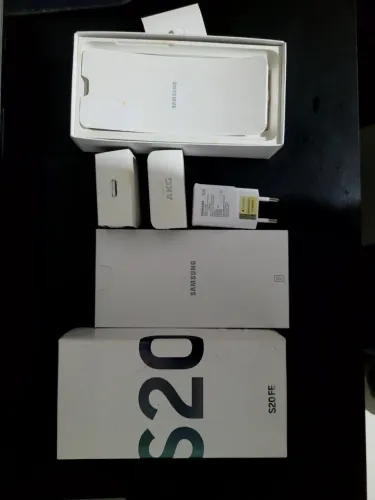 Caixa + Acessórios Originais do Galaxy S20 FE - Nunca Usados