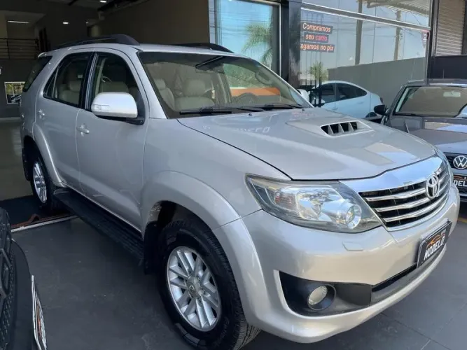 Toyota Hilux SW4 SRV D4-d 4X4 3.0 TDI Dies. AUT 2014