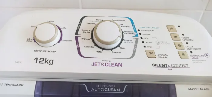 Máquina de lavar Jet Clean 12 kg Eletrolux.