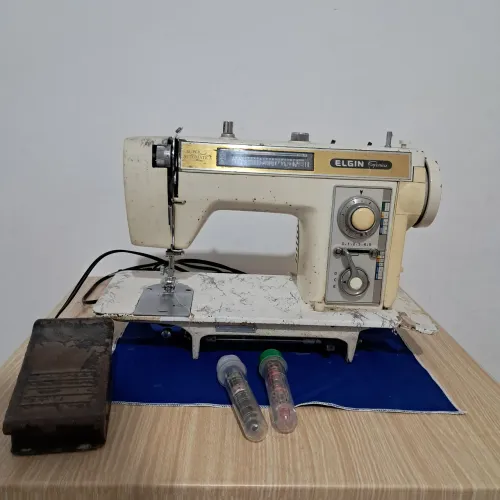 Maquina de costura Elgin Genius 